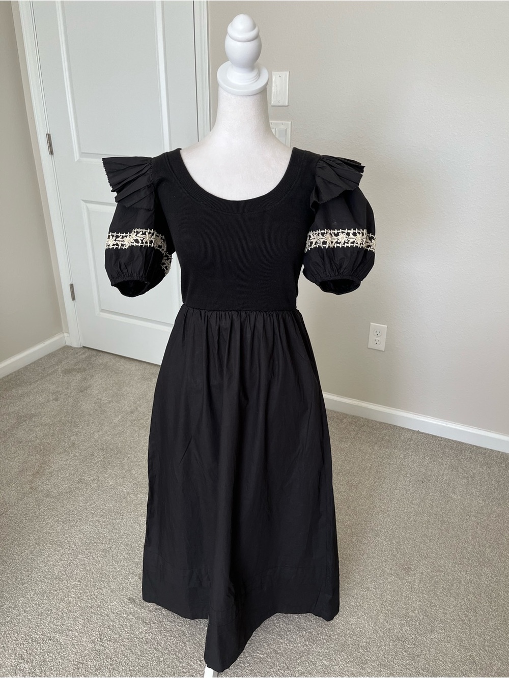 NWOT Cleobella Black Midi Dress with Puff Sleeves & Ivory Embroidery Size Small